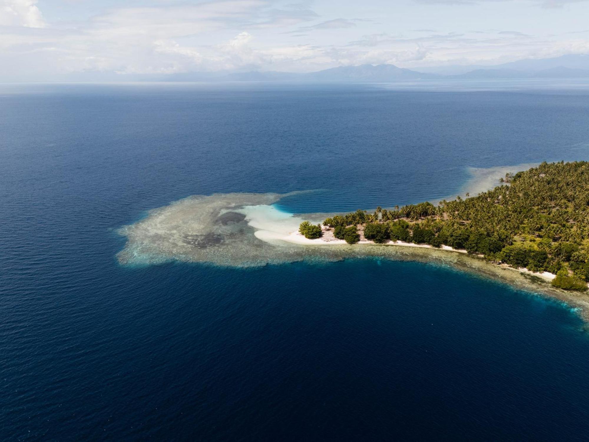 Reconnect - Private Island Resort & Dive Center Togean - Buka Buka Island Ampana Екстер'єр фото